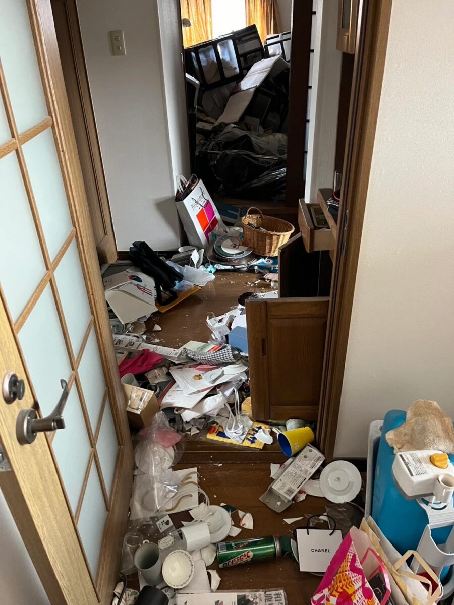 大きな揺れで、家財道具が散乱してしまっている（撮影：2024年1月）