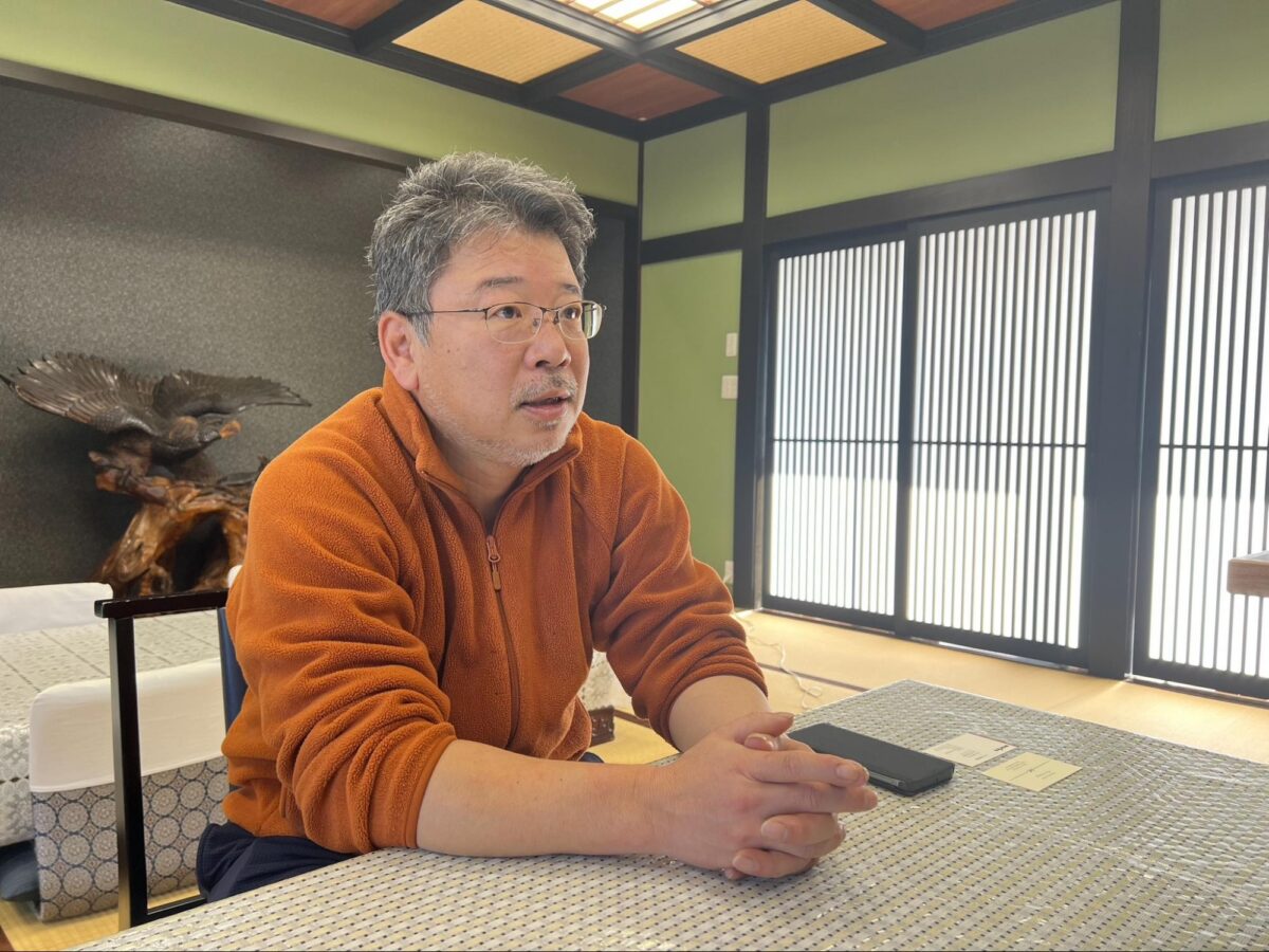 落胆とあきらめ。それでも前を向いて進む加地さんから宿を守ろうという決意が感じられた