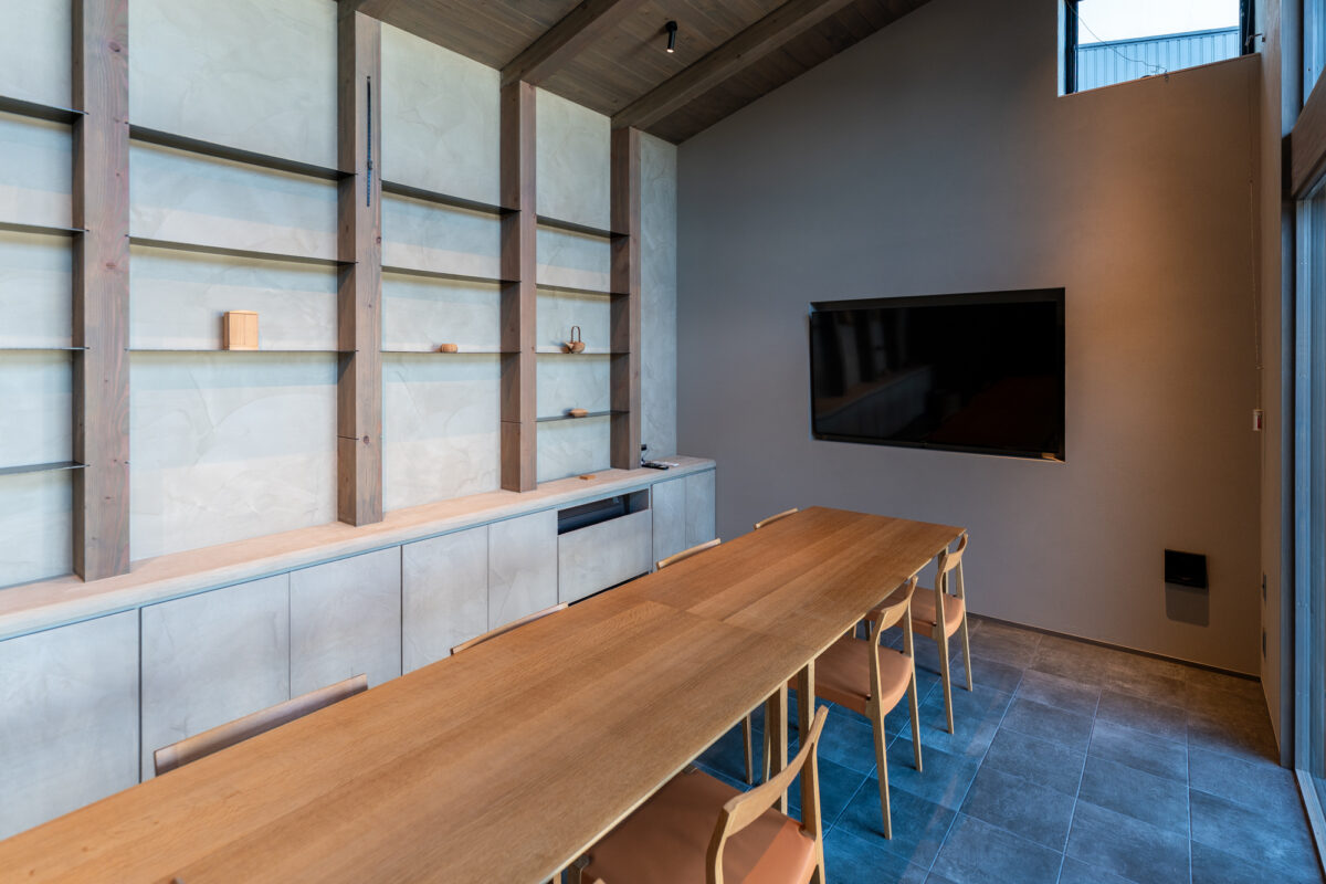 ショールームに併設された多目的スペース。トークショーやワークショップを開催予定