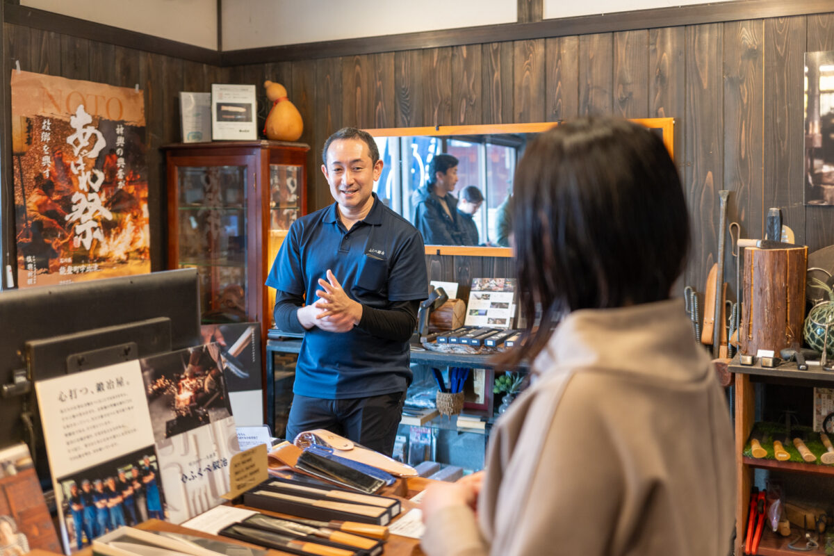 伝統鍛冶の技と道具づくりなどを学ぶ