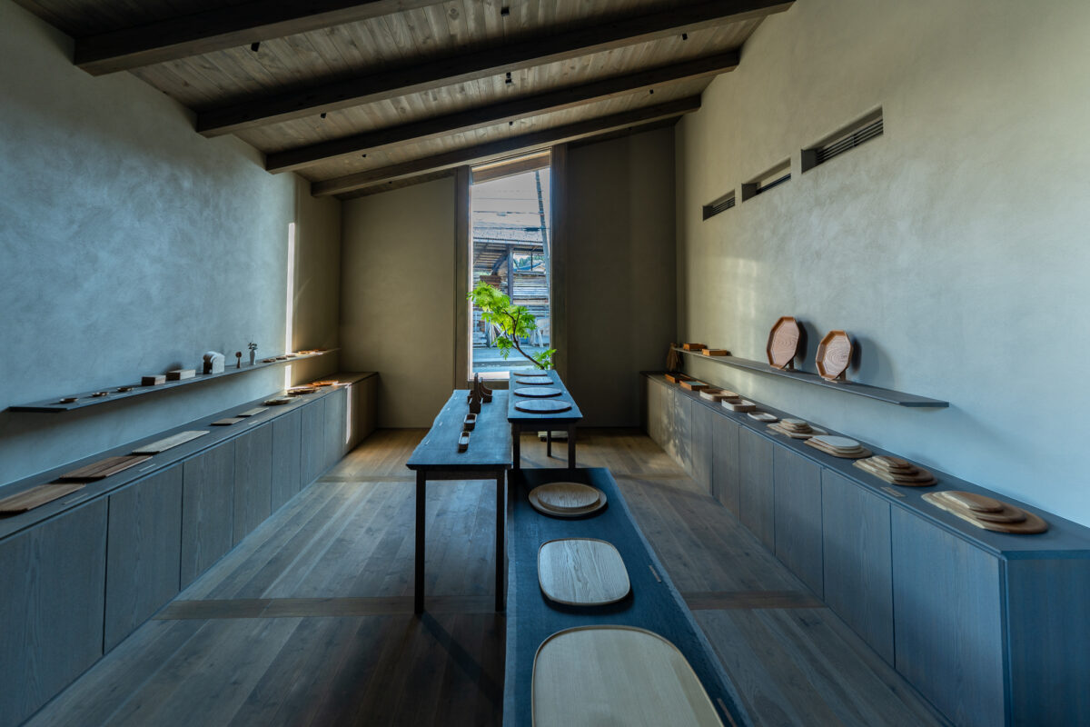 穏やかな光が差し込むショールーム