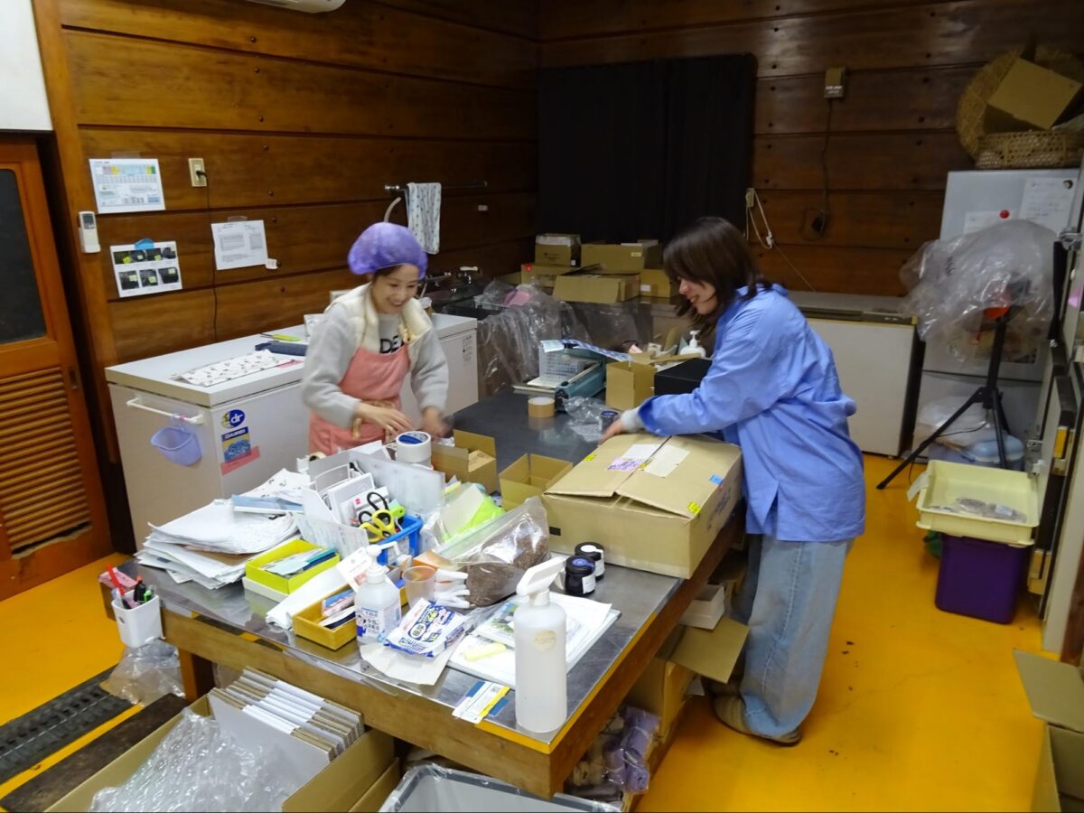 いつもスタッフと二人三脚で事業に取り組んできた平さん