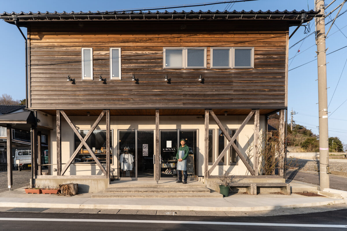 “いかなてて”店主の糸矢章人（いとや・あきひと）です