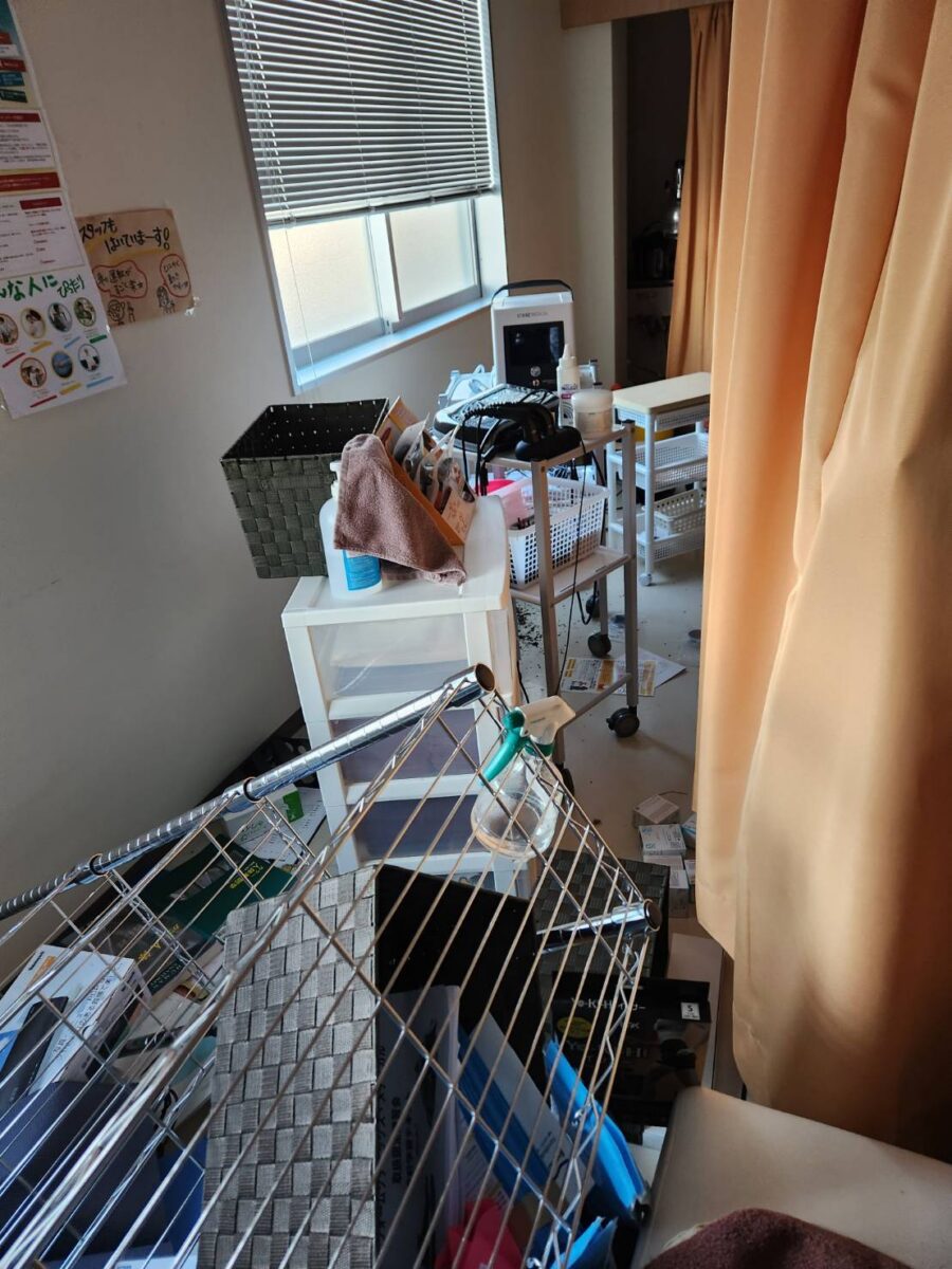 鍼灸整骨院も被害を受けた（2024年1月4日　谷さん撮影）