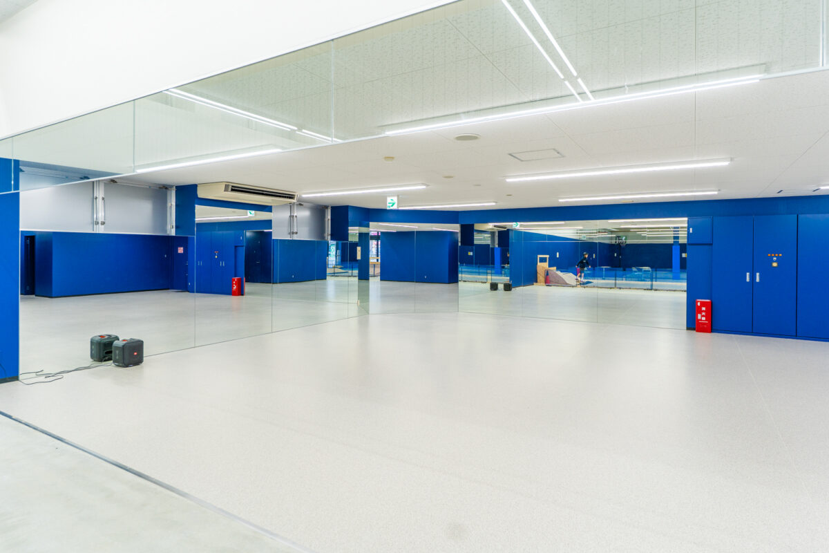 ミラーが設置されたスペースはダンスエリア