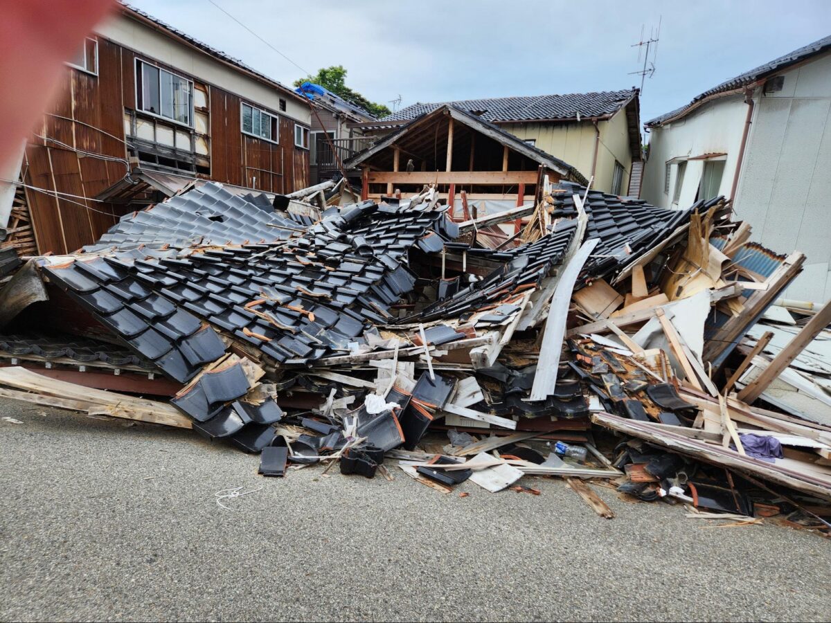 倒壊した家屋（2024年1月8日　谷さん撮影）