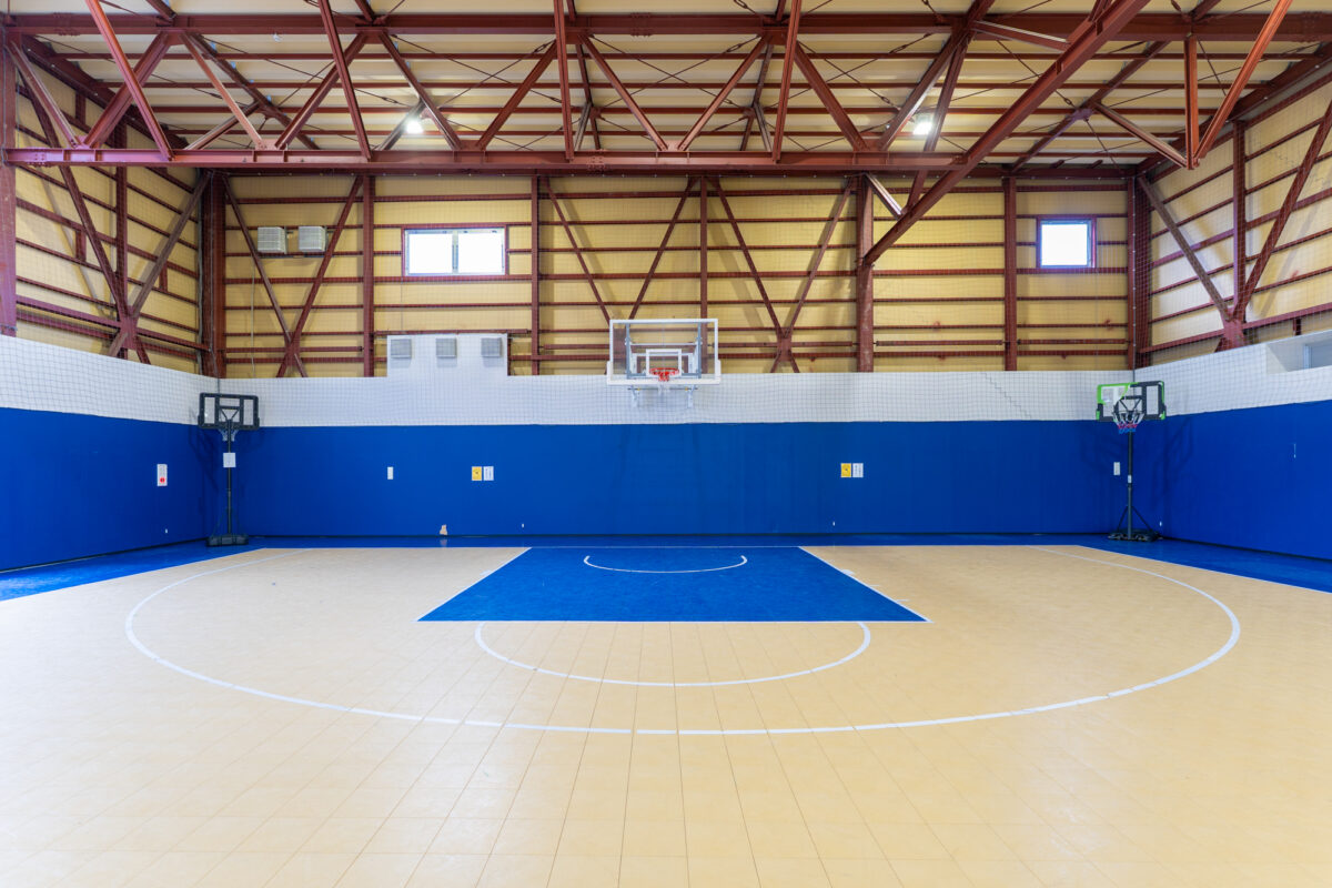 広々としたバスケットコート