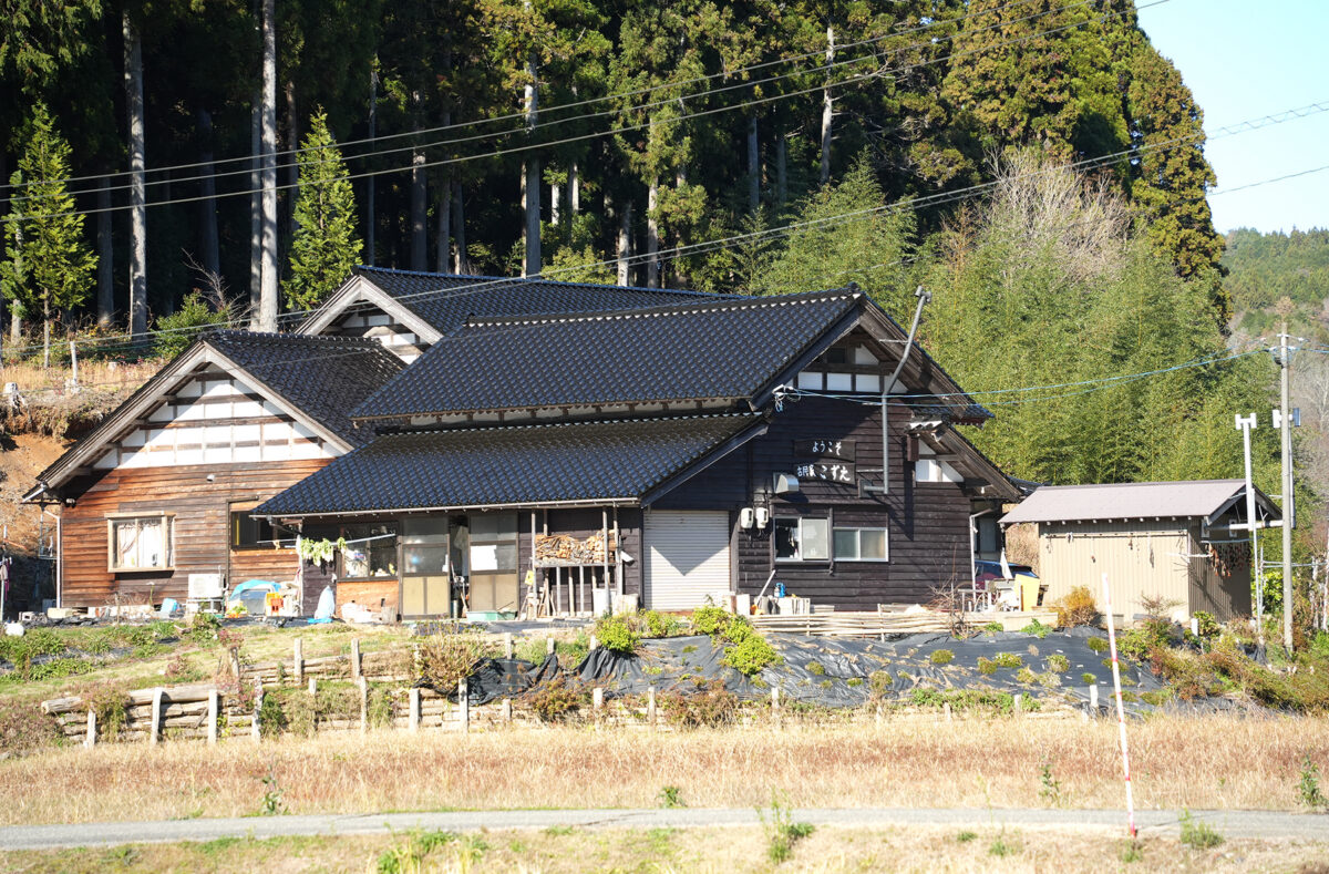 梢さんの実家をリノベーションした農家民宿「古民家こずえ」(撮影:2025年12月 関口威人)