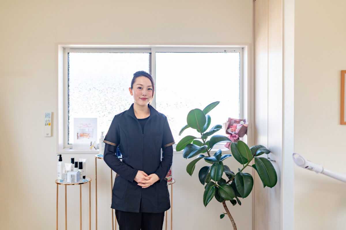 オープン開店一周年記念にKaoriさんのお母様から贈られたグリーンと一緒に