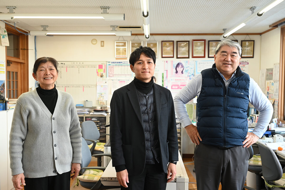 震災後の転居や離職でスタッフが減り、珠洲本社は辰也さんと妻の両親の3人体制になったため、珠洲で勤務できる人材を募集中