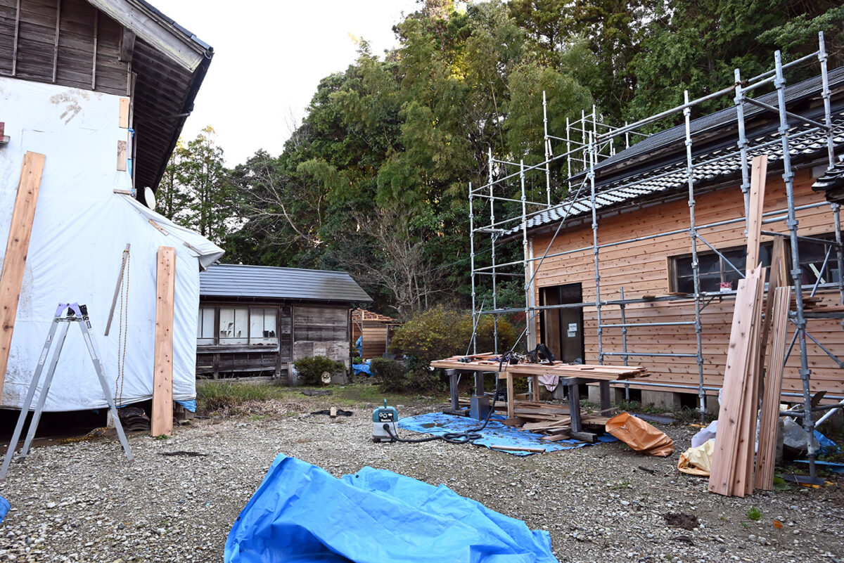 敷地内にはいくつも建物があり、被害がなかった建物はない