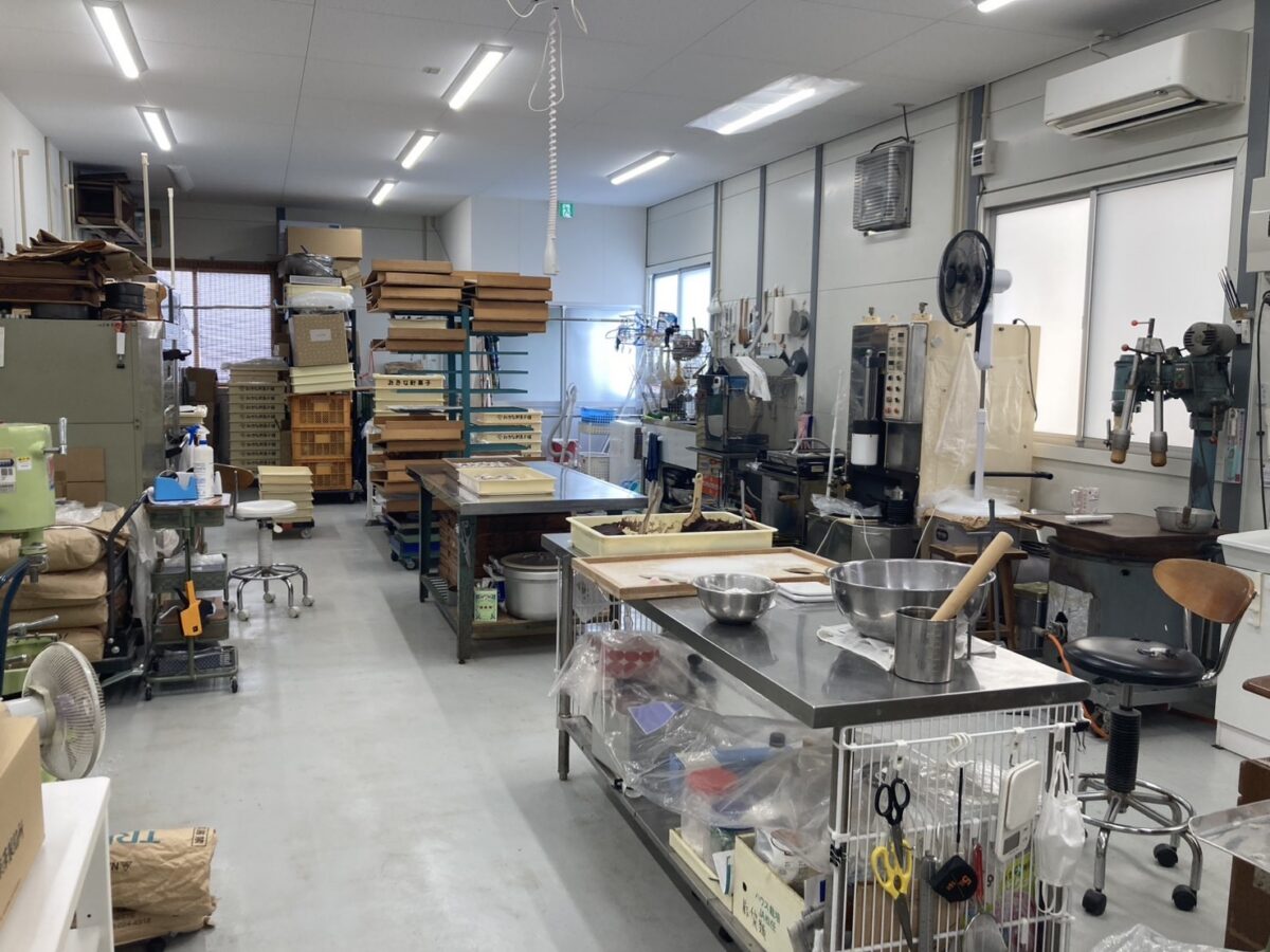 菓子製造もできる仮設店舗