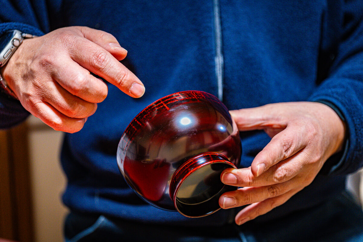 坂口漆器店のお椀。職人が磨きあげた上品なツヤが魅力