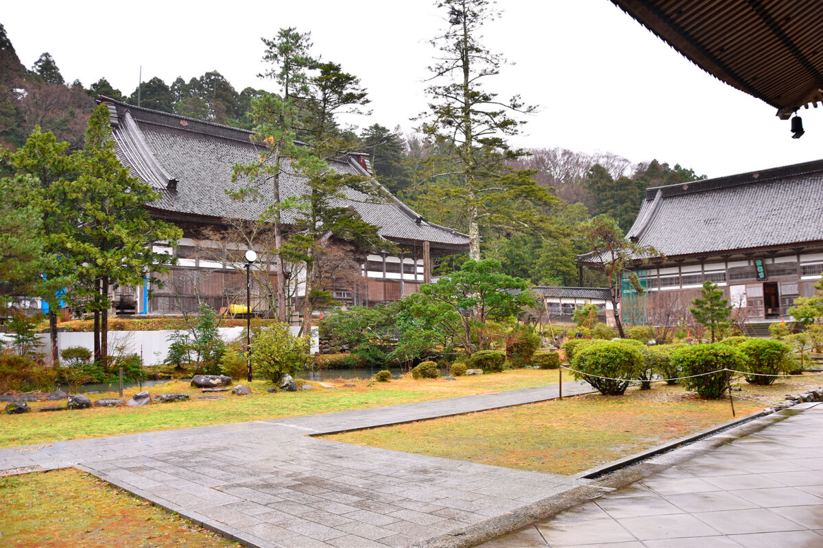 禅寺らしい清々しい境内に、心洗われる總持寺祖院