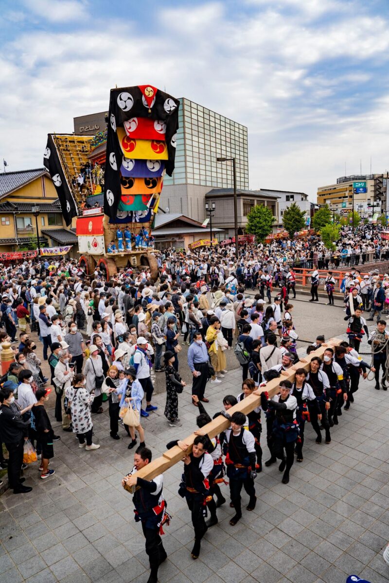 大梃子かつぎ（画像提供：佐原博之氏）