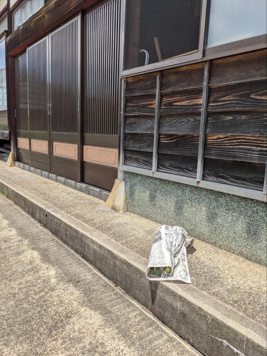 玄関に置かれた、お野菜のお届け物