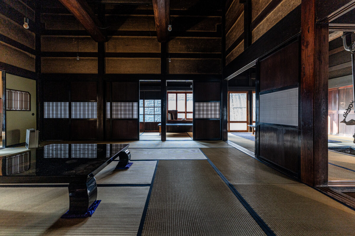 この暗さも日本家屋ならではの魅力のひとつ