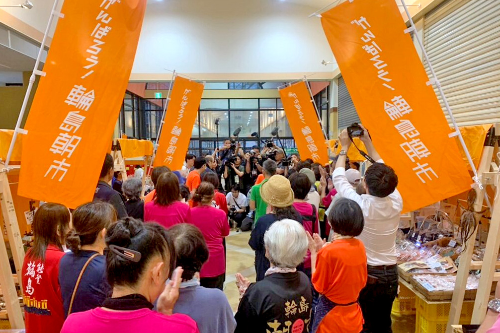 2024年7月10日、石川県輪島市宅田（たくだ）町にある商業施設「ワイプラザ」内に出張輪島朝市が開店