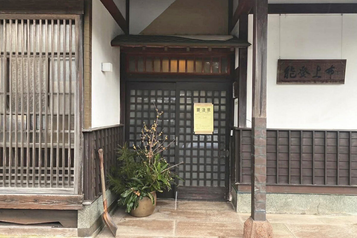 母屋の建物は準半壊の判定で、修復はしたものの元通りには復旧できていない