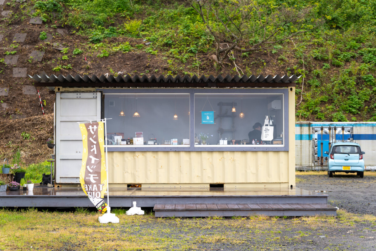 コンテナハウスで再開された“輪島舳倉屋”