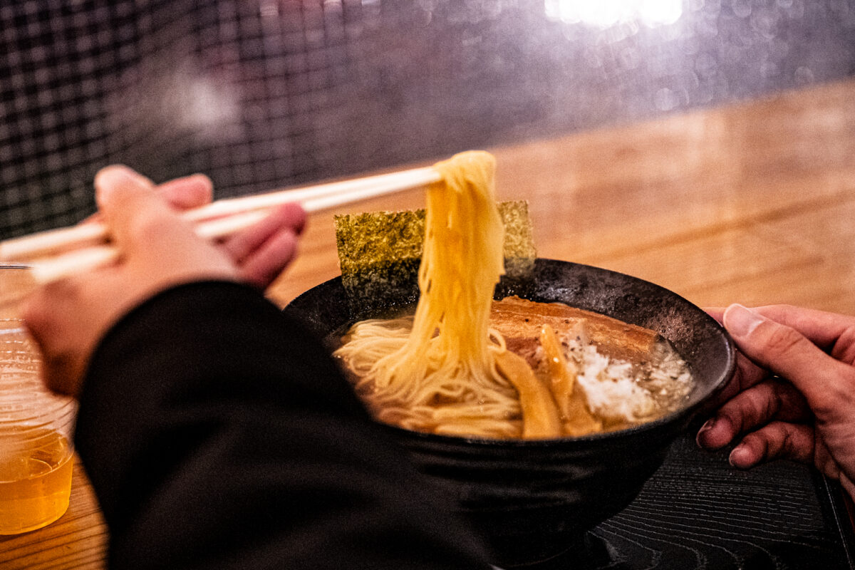 「美味しいね」と方々から聞こえてくる店内
