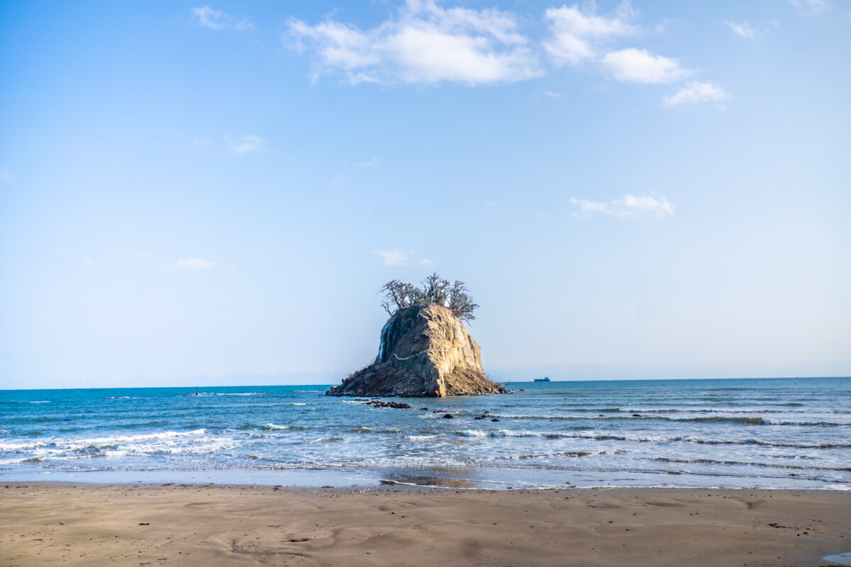 珠洲の景勝地として知られる見附島（みつけじま）